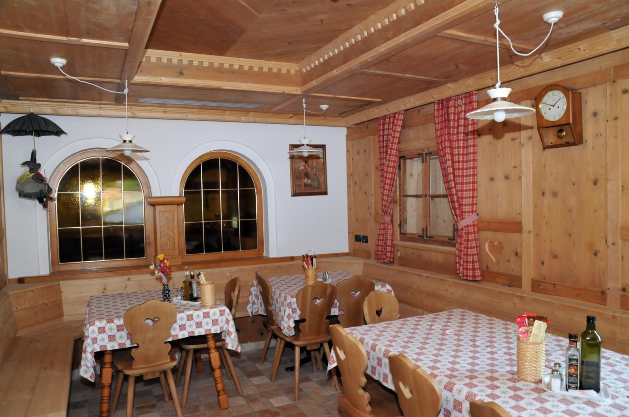 Hotel Ciamol Кампітелло-ді-Фасса Екстер'єр фото