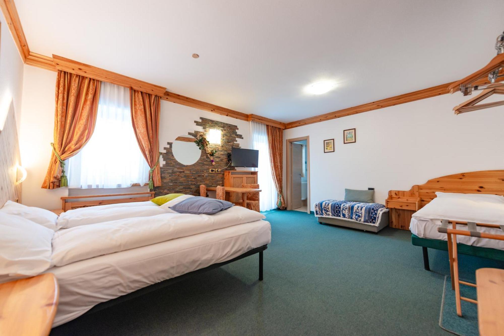 Hotel Ciamol Кампітелло-ді-Фасса Екстер'єр фото