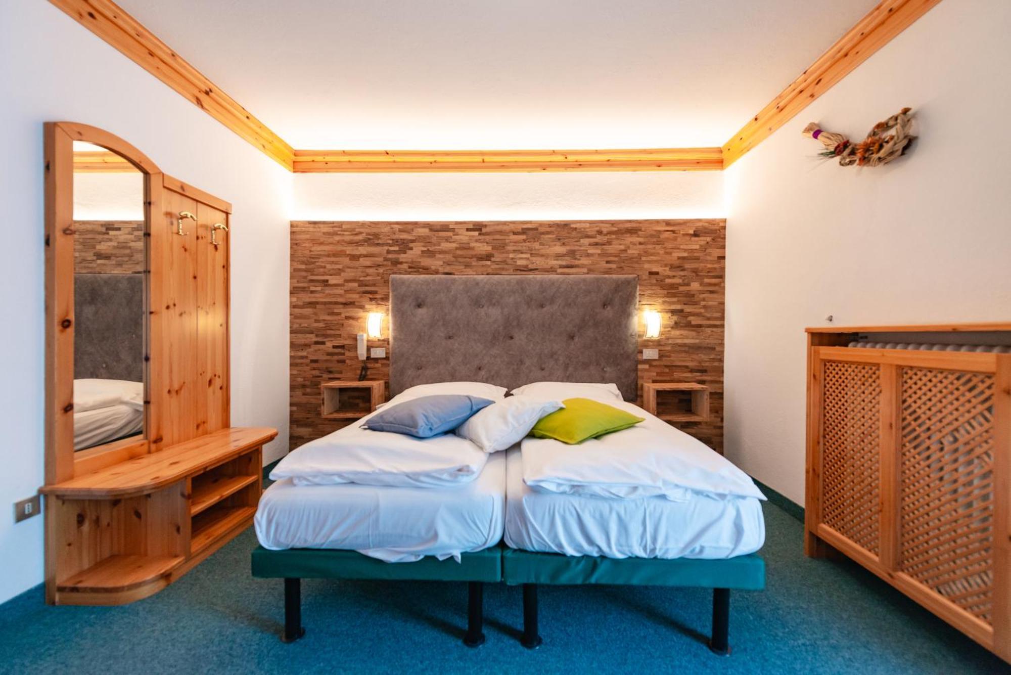 Hotel Ciamol Кампітелло-ді-Фасса Екстер'єр фото