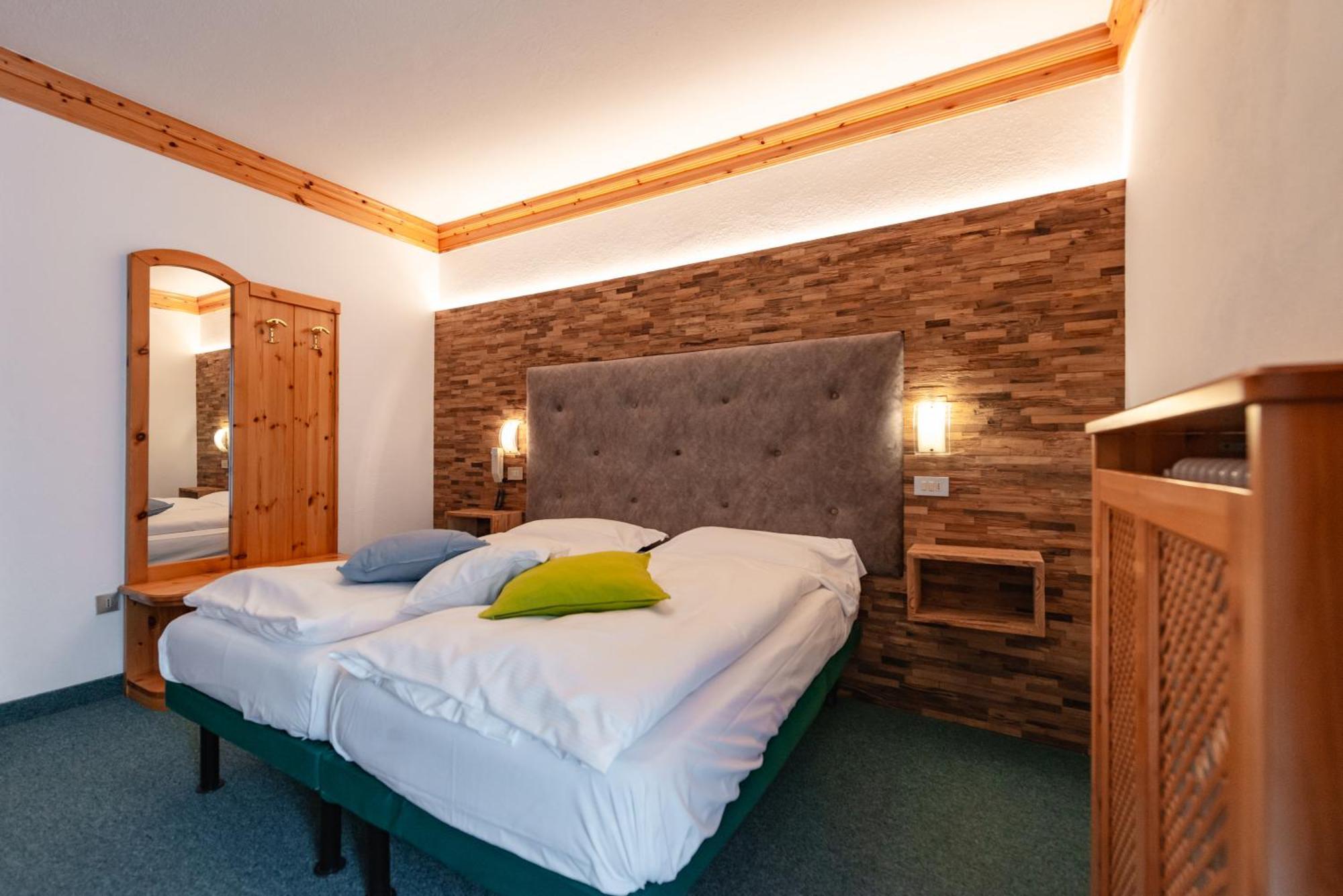 Hotel Ciamol Кампітелло-ді-Фасса Екстер'єр фото