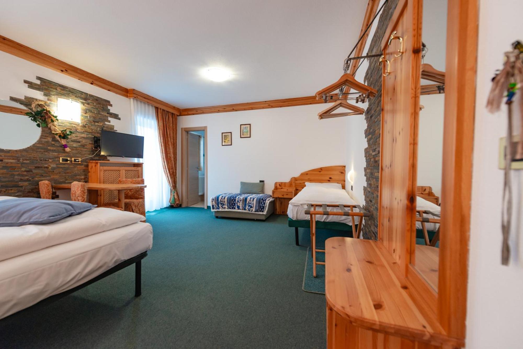 Hotel Ciamol Кампітелло-ді-Фасса Екстер'єр фото
