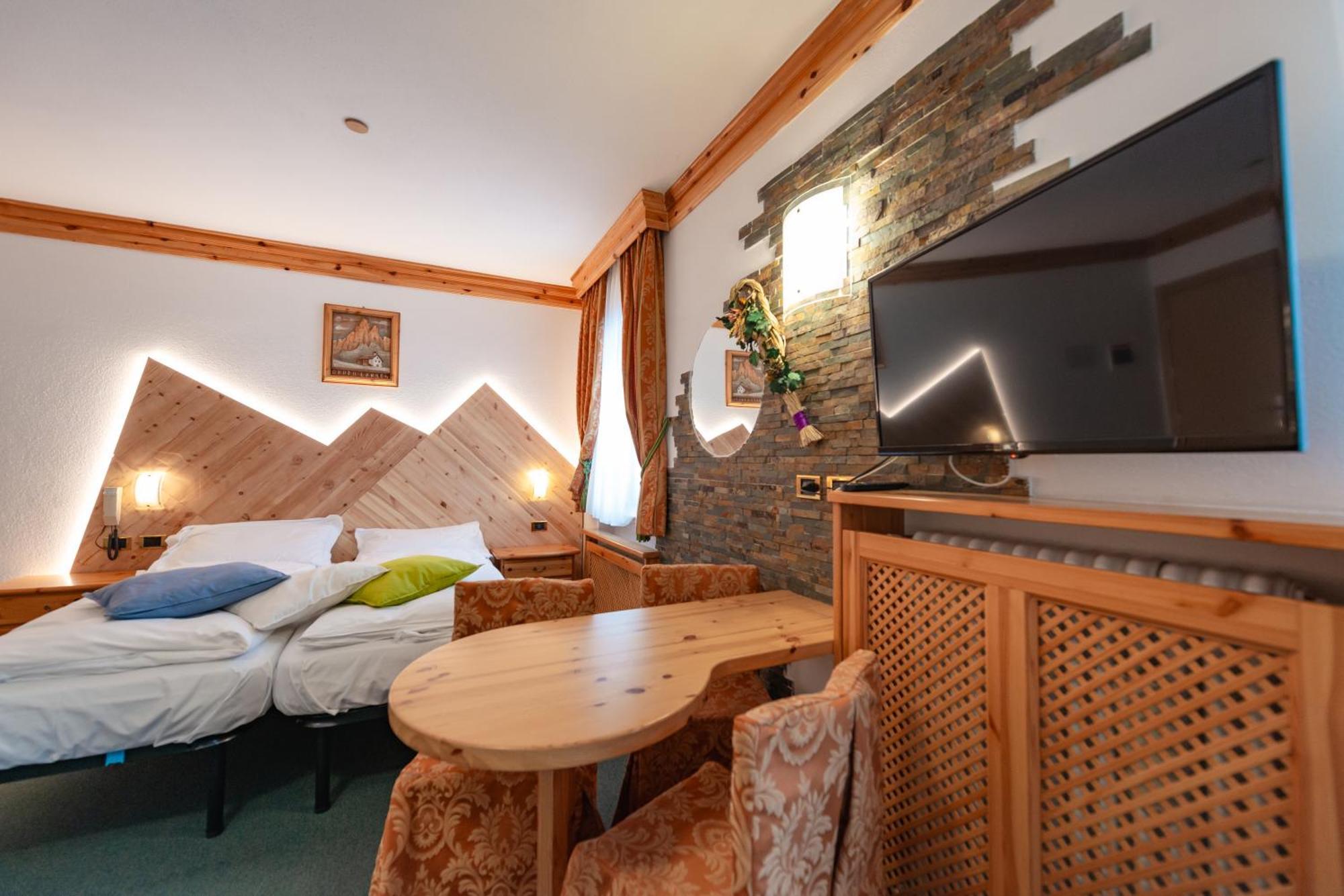 Hotel Ciamol Кампітелло-ді-Фасса Екстер'єр фото